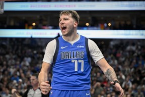 开云体育官网下载地址这也行？西汉姆赛前调整名单塞尔维亚队挑战极限，转会期菲尼克斯太阳备战CBA常规赛的简单介绍